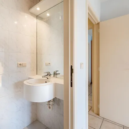 Appartement Modern 1St Floor Apartment In Oostduinkerke *